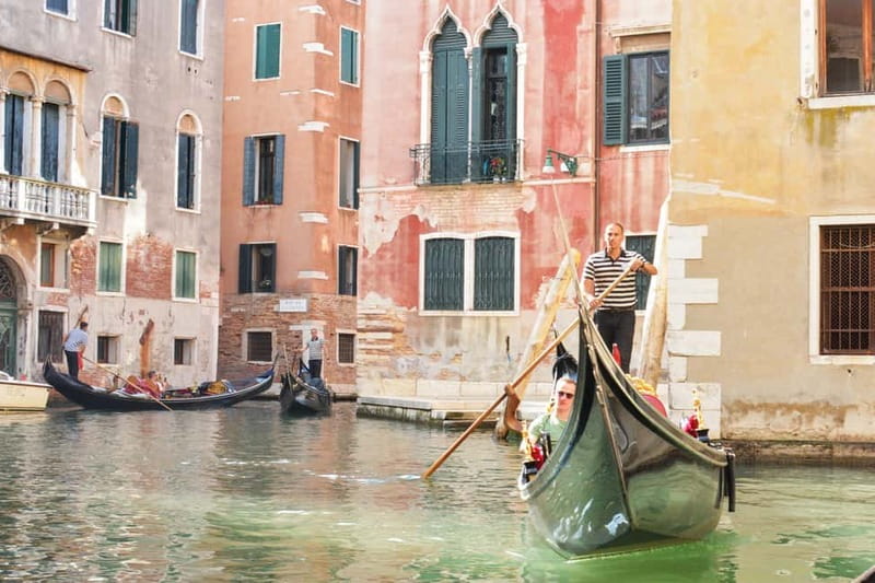 Venice: Romantic Shared Gondola Serenade on the Grand Canal - What the Shared Serenade Actually Feels Like