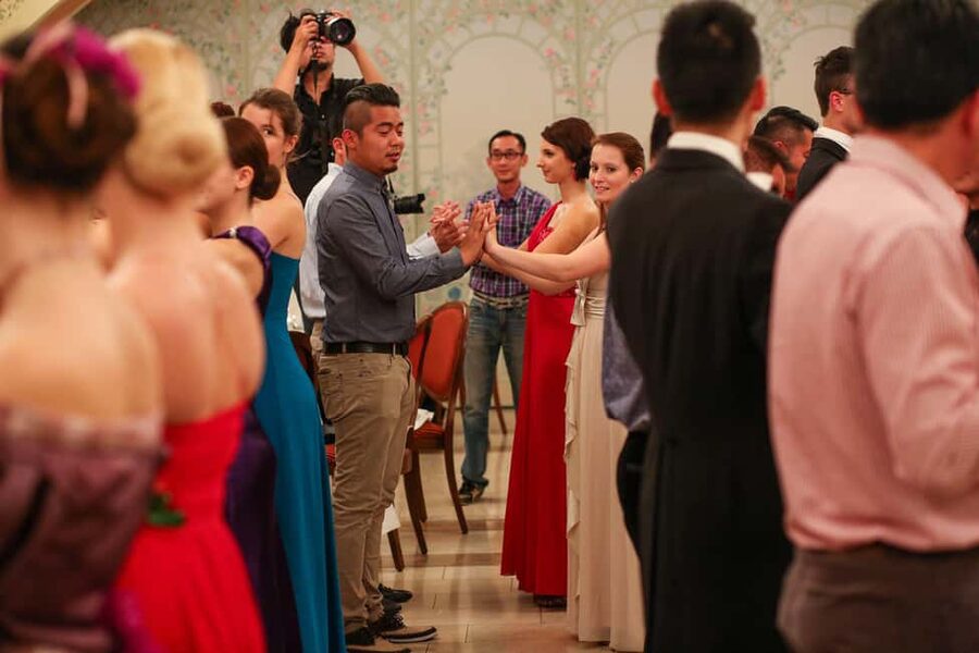 Vienna: Viennese Waltz Beginner Workshop for Couples - What You’ll Learn as a Couple: The Dance Connection Part
