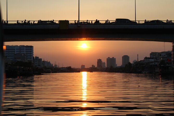 VIP Tour in Saigon: Romantic Sunset Cocktail by SpeedBoat - Boat Comfort and Safety: Small Details That Matter