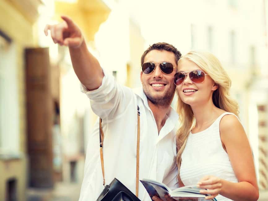 Weimar: AdventureDate, walk with quiz and dinner for couples - Starting at the Weimar market: your first real decision