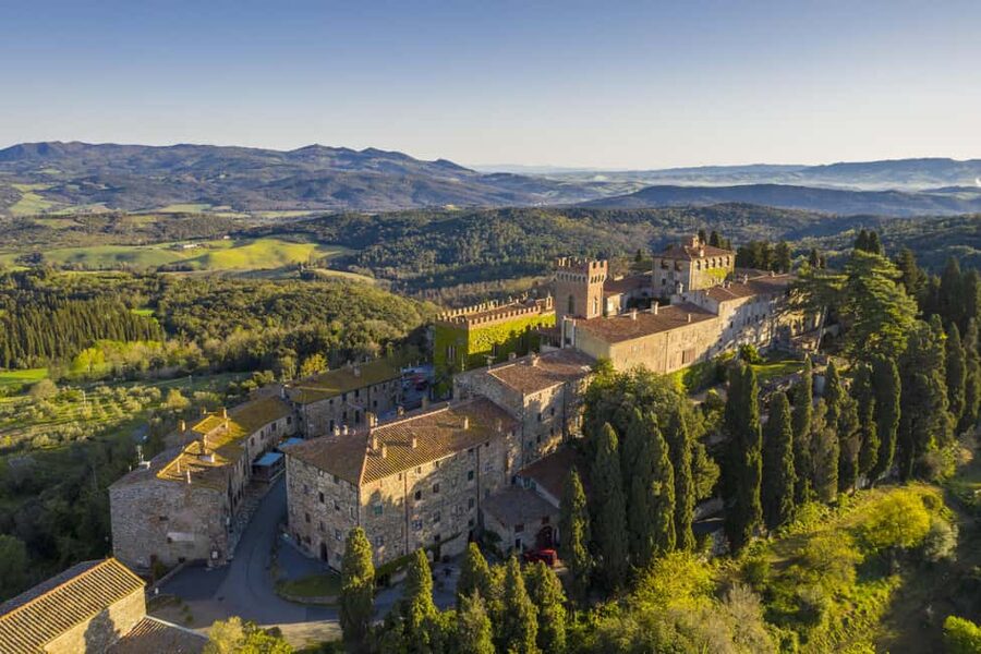 Wine tasting in a romantic castle with archaeologist guide - Key highlights at a glance