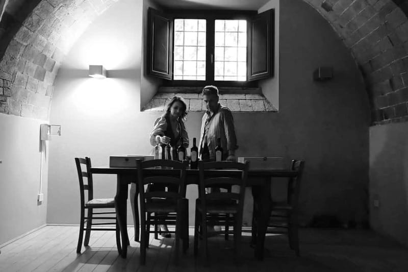 Wine tasting in a romantic castle with archaeologist guide - Private access: church, barrique cellar, and the castle courtyard