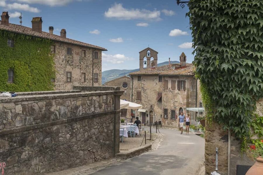 Wine tasting in a romantic castle with archaeologist guide - Who this castle tasting is best for